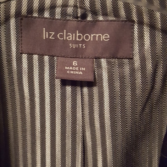 ⬇️PRICE DROP!!❤🧥👖Liz Claiborne 2 pc. black suit - Picture 3 of 4